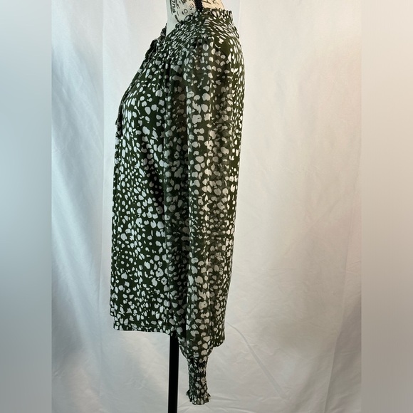 Beacon Flutter Sleeve Ruffled Blouse in Green and White 🌴 - Picture 5 of 10